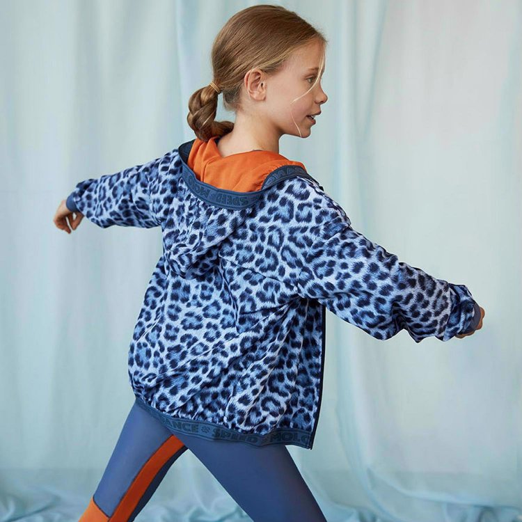 Фото 6 Куртка-ветровка для спорта легкая Ophelia Sporty Leo (серый леопард) 83151 Molo 2S22M302 6508